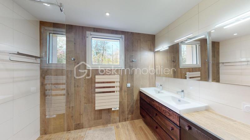 Maison traditionnelle - 171 m² - 5 pièces