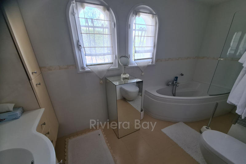 Villa - 162 m² - 6 pièces