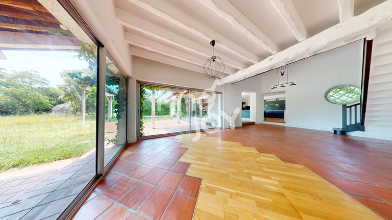 Propriété - 220 m² - 7 pièces