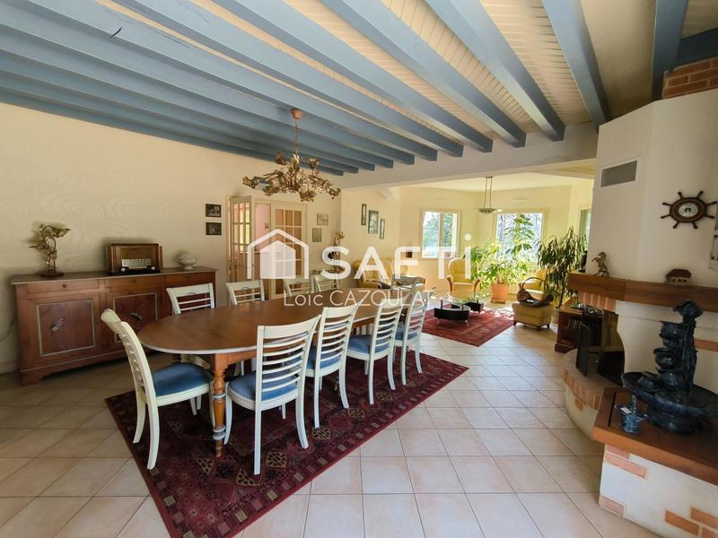 Maison - 236 m² - 10 pièces