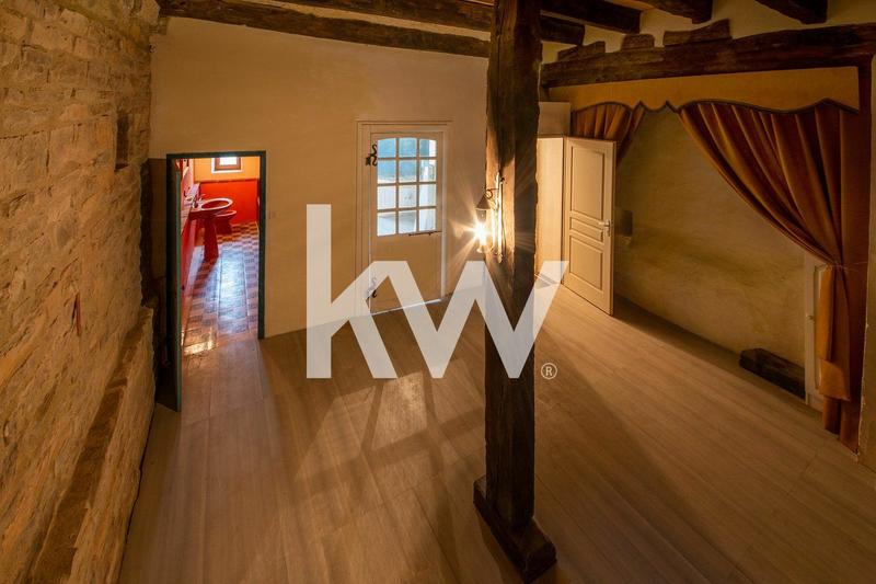 Maison ancienne - 179 m² - 6 pièces