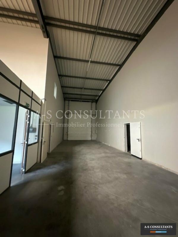 Entrepôt - 636 m²