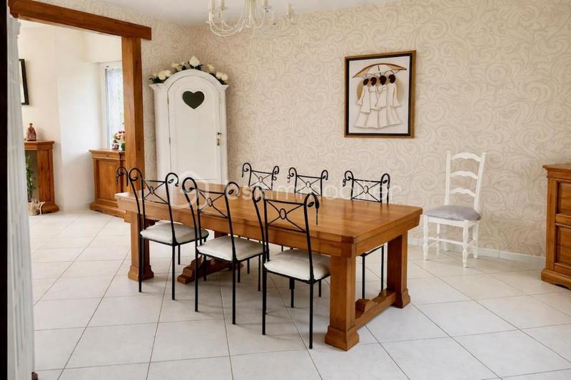 Maison - 230 m² - 7 pièces