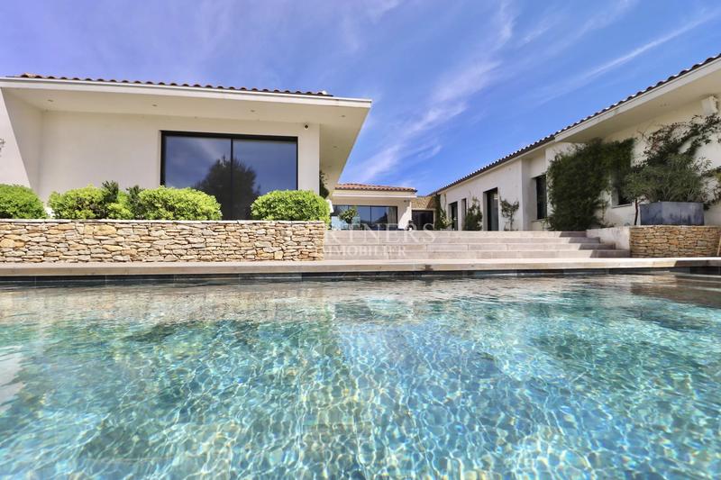 Maison - 270 m² - 8 pièces