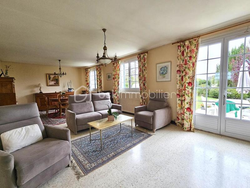 Maison traditionnelle - 137 m² - 6 pièces