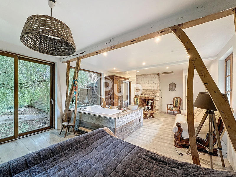 Demeure - 249 m² - 13 pièces