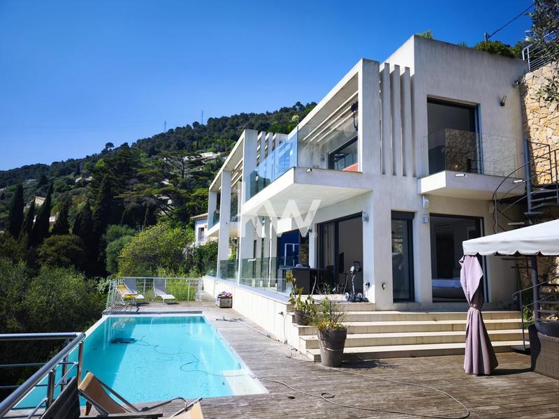 Maison - 216 m² - 6 pièces