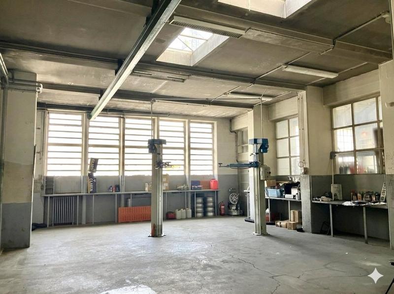 Local commercial - 402 m²