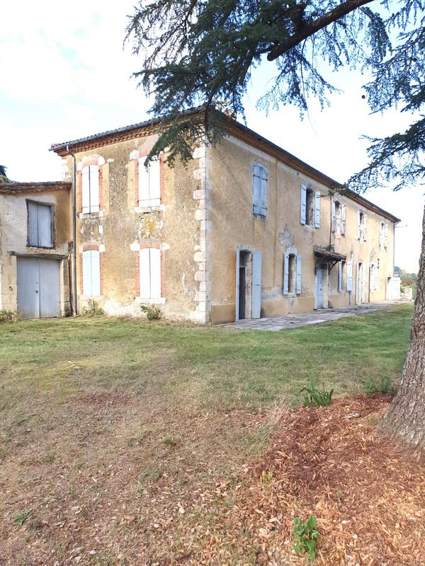 Maison - 300 m² - 10 pièces