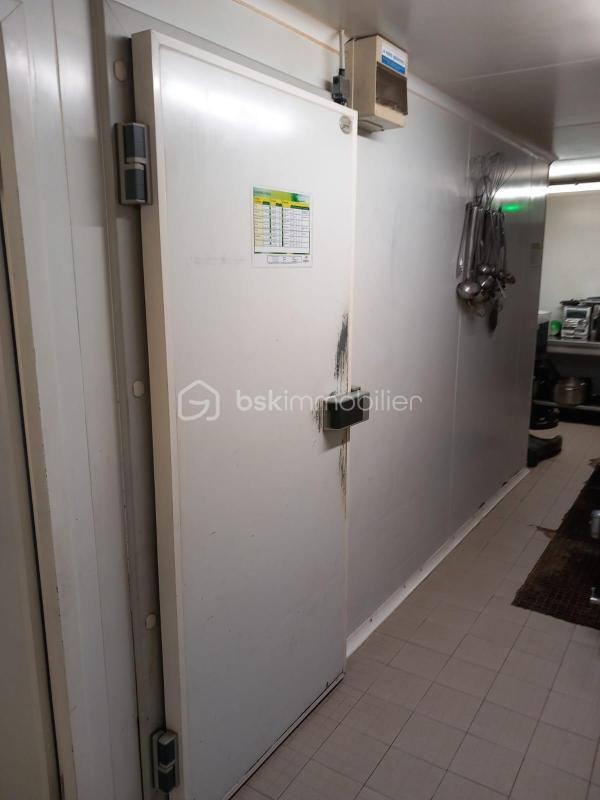 Local commercial - 100 m² - 5 pièces