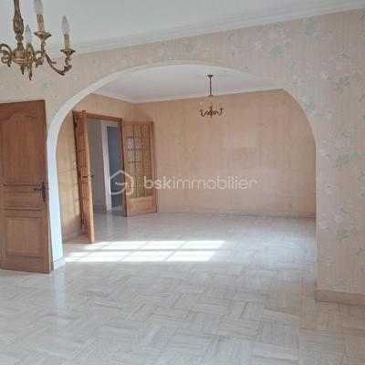 Maison traditionnelle - 140 m² - 6 pièces