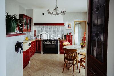 Maison - 217 m² - 9 pièces