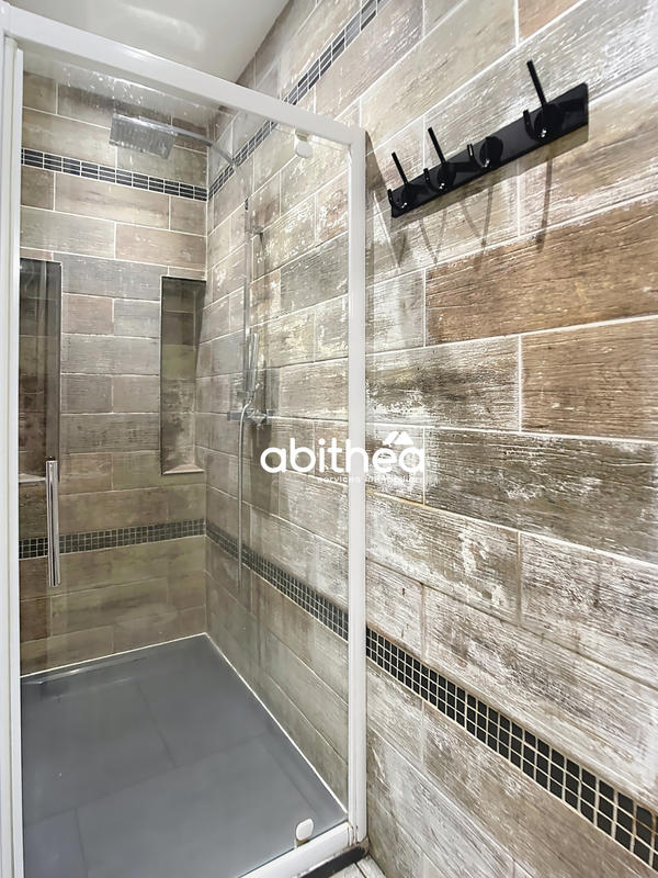 Maison - 360 m² - 2 pièces