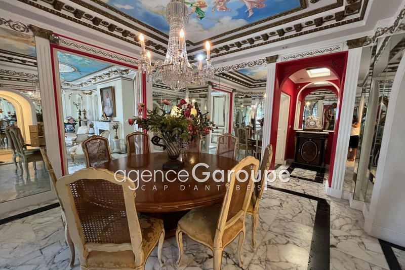 Maison - 300 m² - 8 pièces