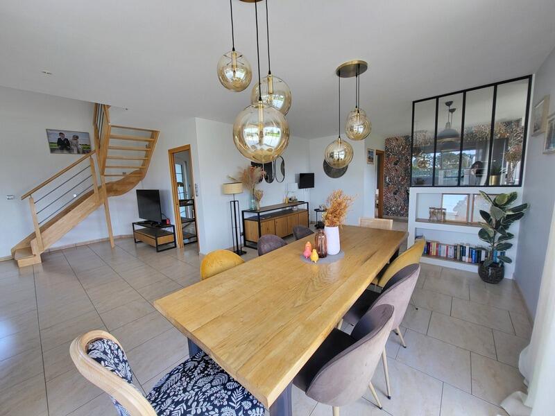 Maison - 172 m² - 9 pièces