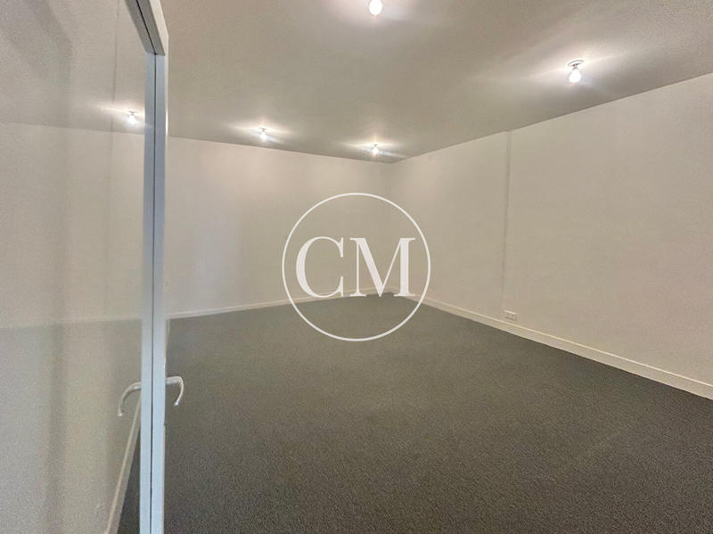 Local commercial - 136 m² - 7 pièces