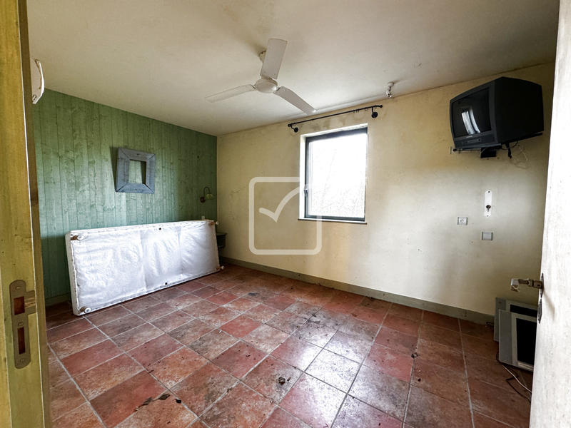 Propriété - 2 135 m² - 52 pièces