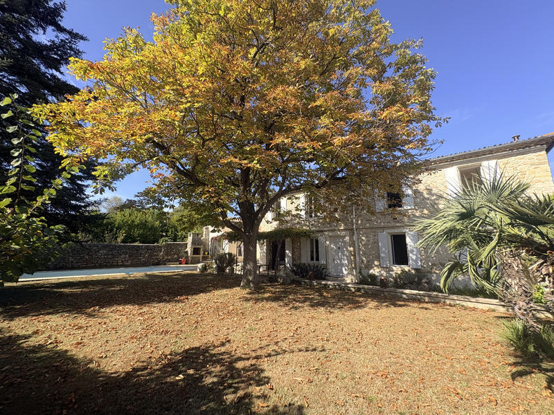 Maison - 320 m² - 8 pièces