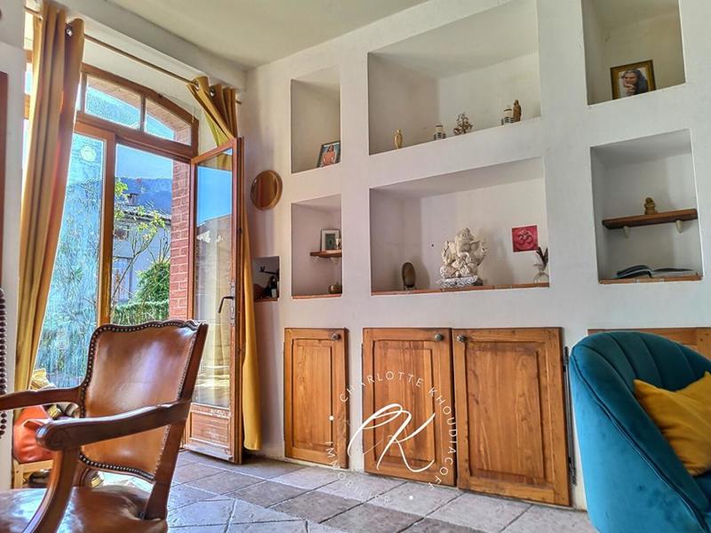 Maison - 325 m² - 9 pièces