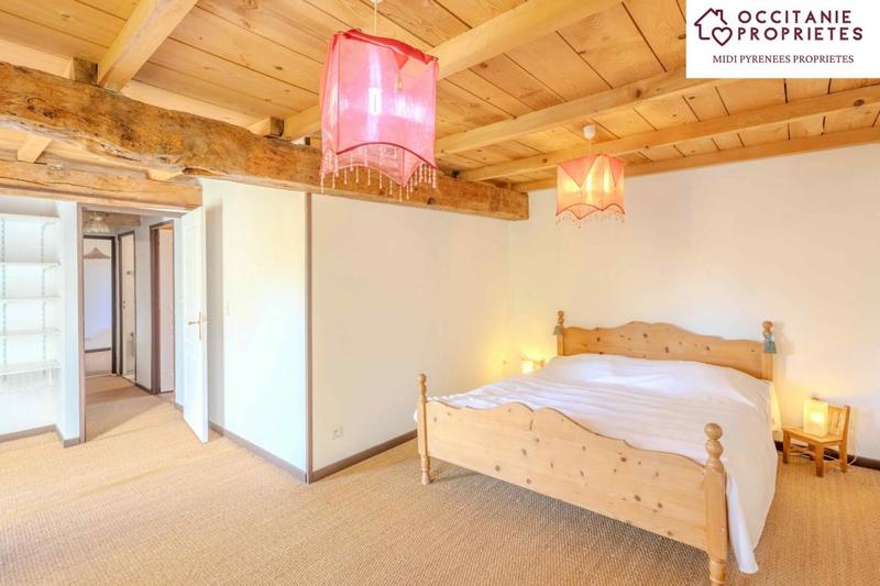 Corps de ferme - 700 m² - 17 pièces