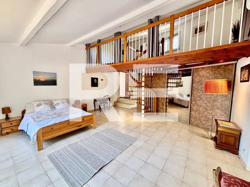 Villa - 357 m² - 9 pièces
