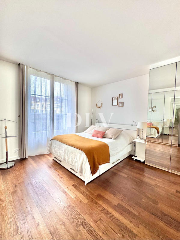 Appartement - 90 m² - 2 pièces