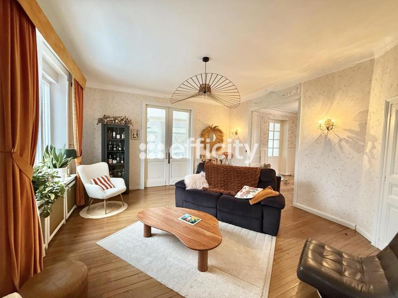 Demeure - 395 m² - 12 pièces