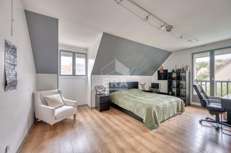 Maison - 285 m² - 8 pièces