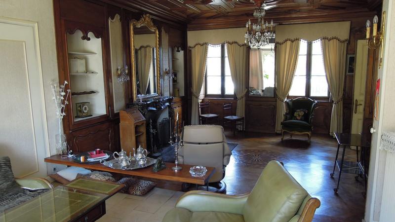 Maison - 256 m² - 10 pièces