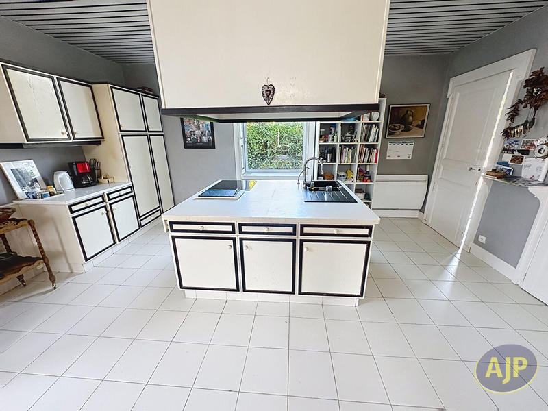 Maison - 350 m² - 12 pièces