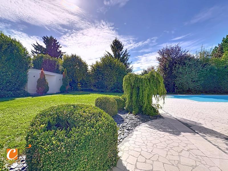 Villa - 325 m² - 7 pièces