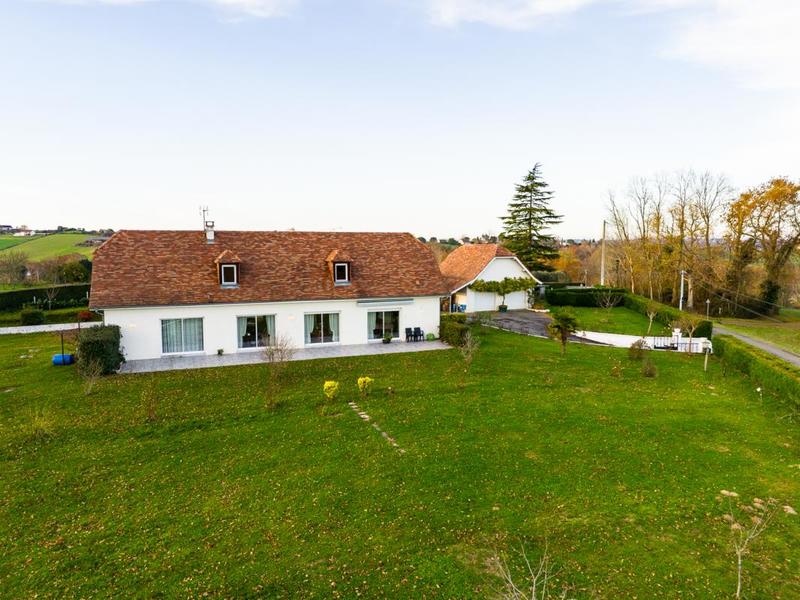 Maison - 200 m² - 6 pièces