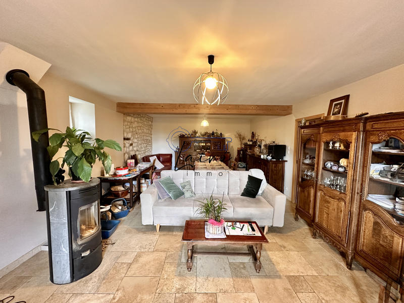 Propriété - 254 m² - 9 pièces