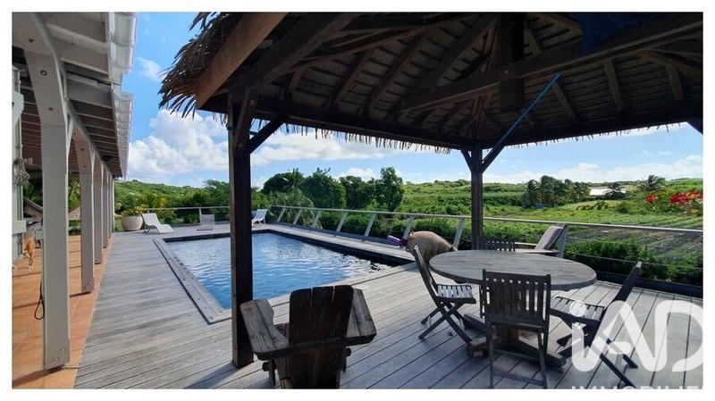 Maison - 217 m² - 6 pièces