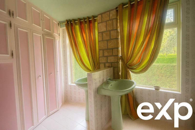 Maison - 288 m² - 11 pièces