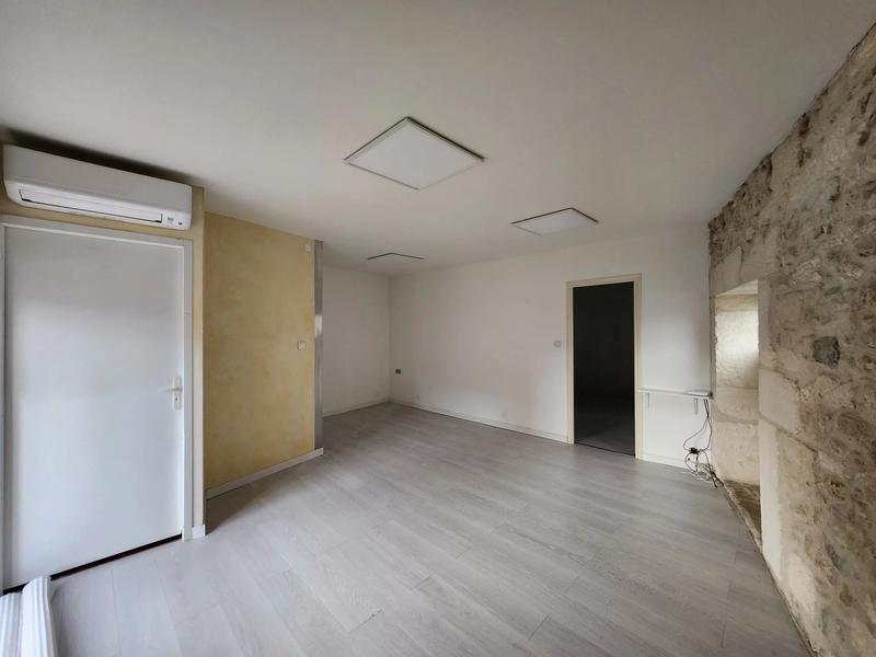 Magasins - 85 m² - 5 pièces