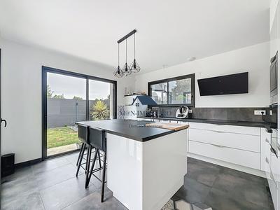 Maison contemporaine - 151 m² - 7 pièces