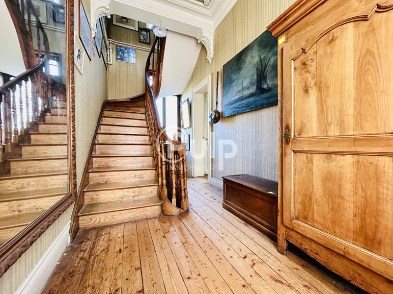 Maison bourgeoise - 246 m² - 12 pièces