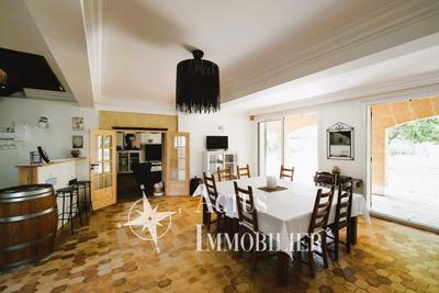 Maison - 255 m² - 8 pièces