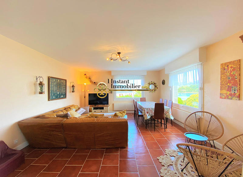 Maison - 205 m² - 9 pièces