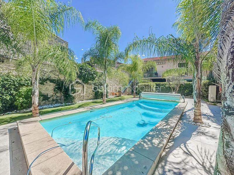 Propriété - 320 m² - 12 pièces