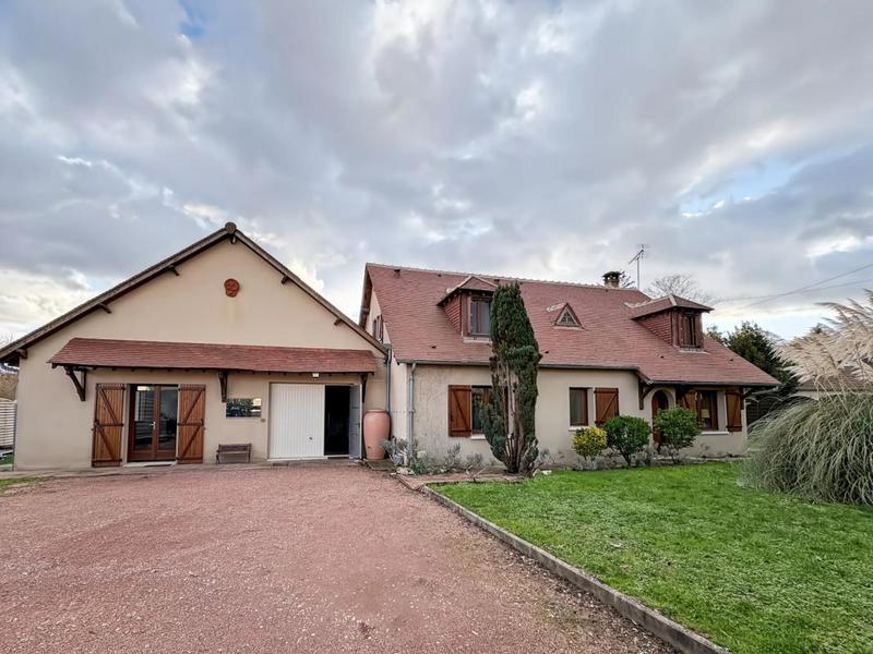 Maison - 220 m² - 7 pièces