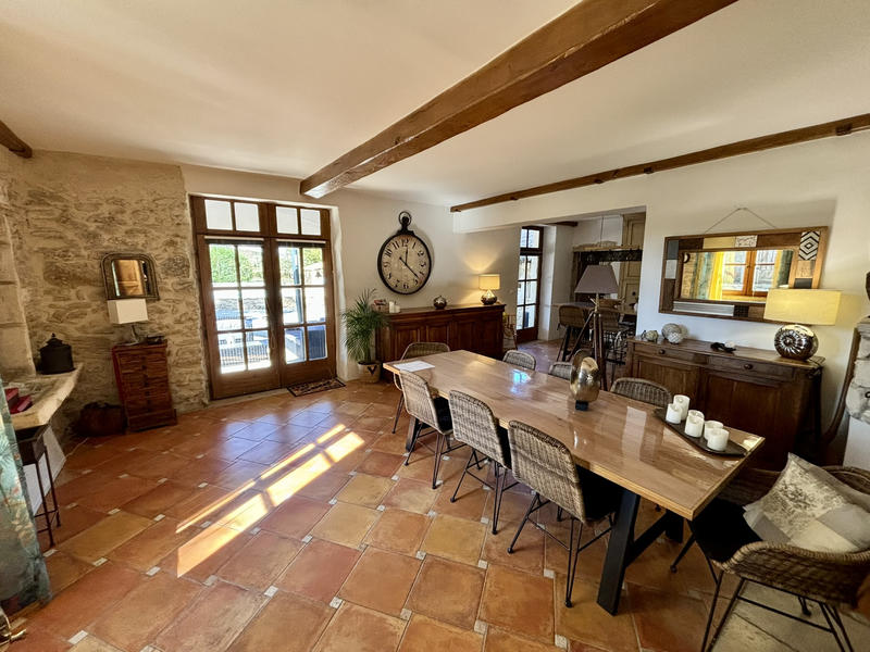 Mas - 260 m² - 12 pièces