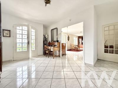 Maison - 166 m² - 9 pièces