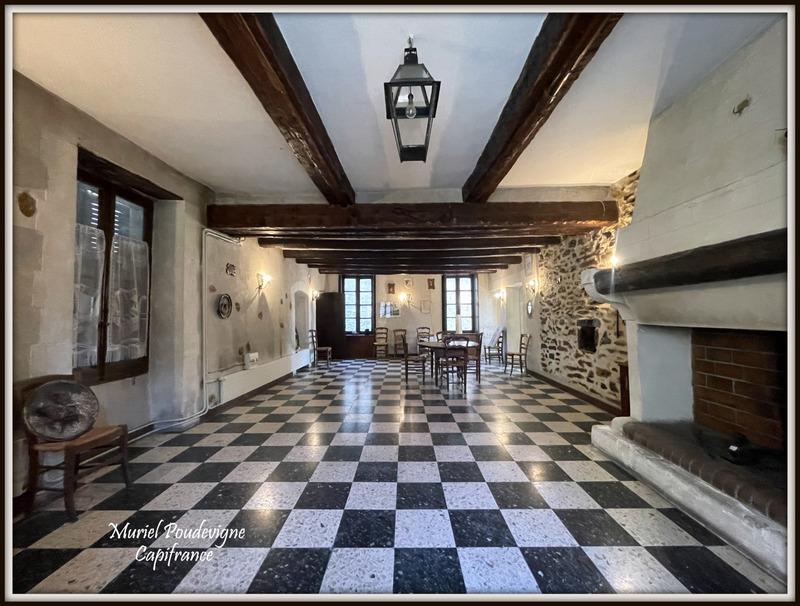 Maison - 353 m² - 13 pièces