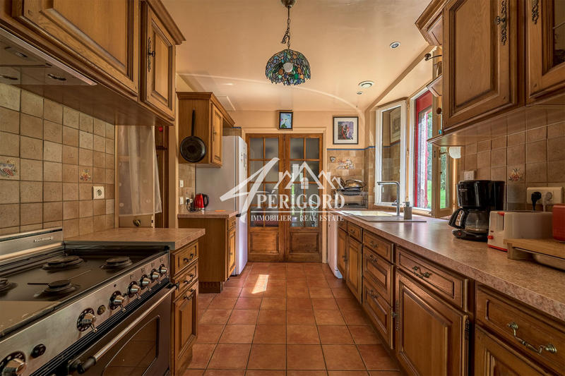 Maison - 227 m² - 14 pièces