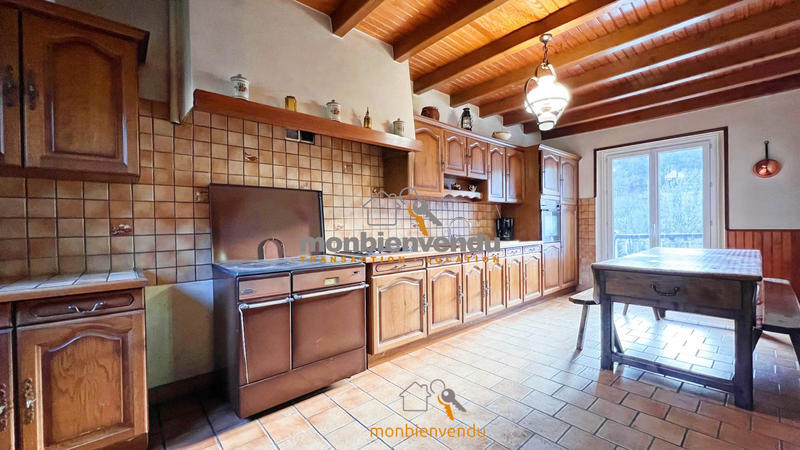 Maison traditionnelle - 149 m² - 6 pièces