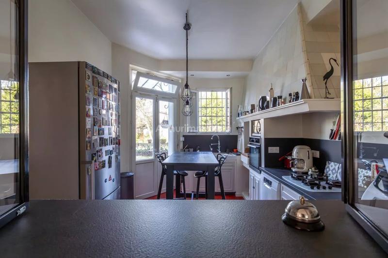 Maison - 954 m² - 10 pièces