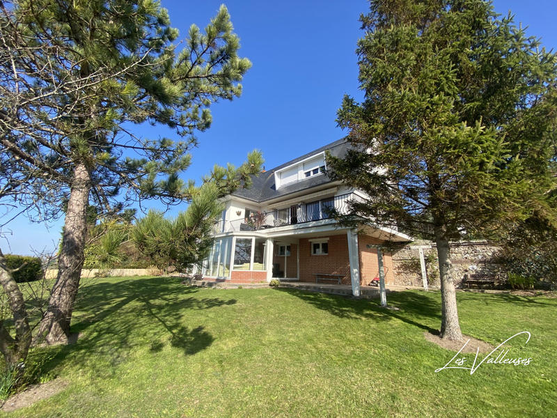 Maison traditionnelle - 185 m² - 8 pièces