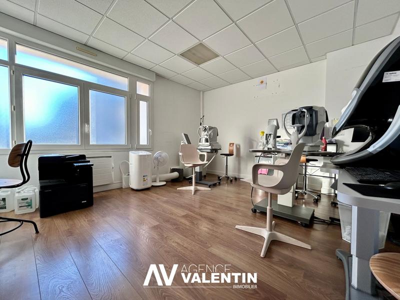 Local commercial - 398 m² - 8 pièces